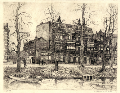 35566 Gezicht op de huizen Maliesingel 38 en 39 te Utrecht, aan de zuidzijde van de Maliebrug, uit het westen, met ...